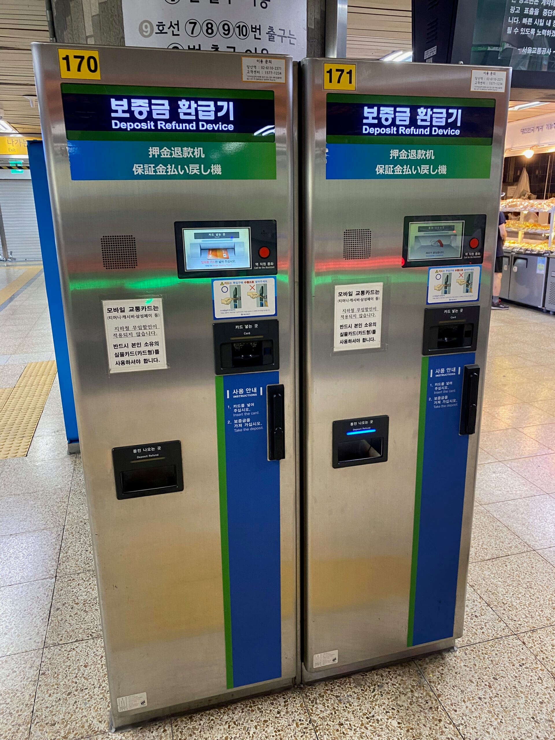Single-use subway card deposit refund machine in a Seoul subway station