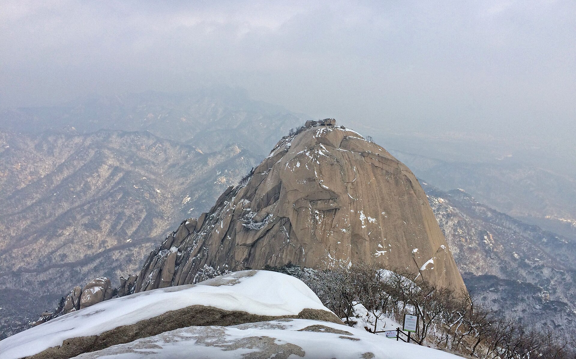 北漢山国立公園の最高峰・白雲台(標高836.5m)
