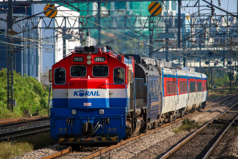 A Mugunghwa conventional train, the slower backup when KTX is sold out in Korea