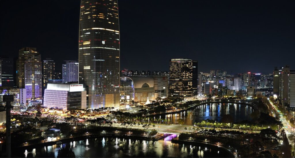 Jamsil at night with Lotte World Tower, Lotte World Mall and Seokchon Lake, where many family hotels in Seoul stand