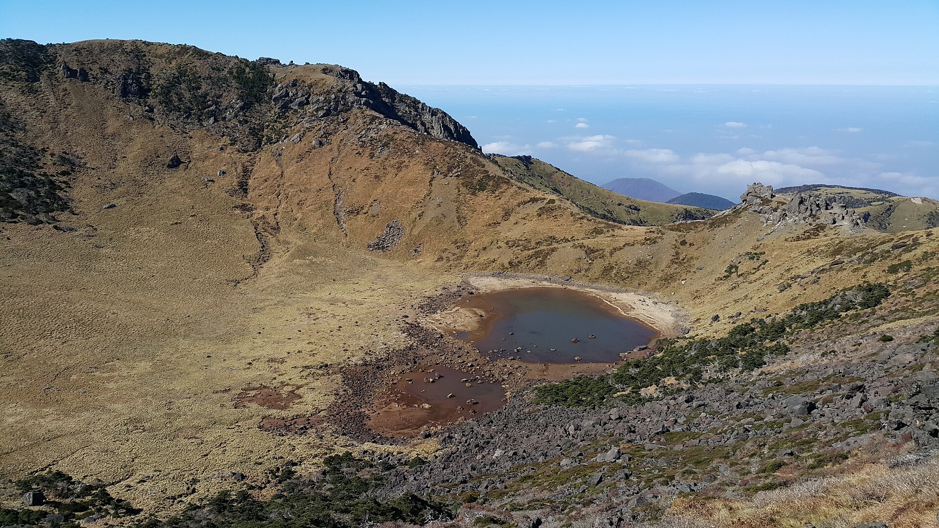 濟州島漢拏山山頂的白鹿潭火山口湖