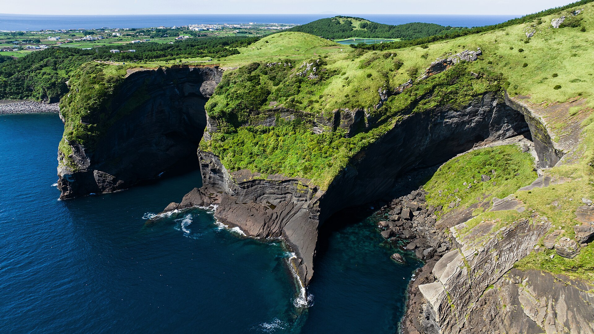 濟州島東邊綠野與海景的牛島