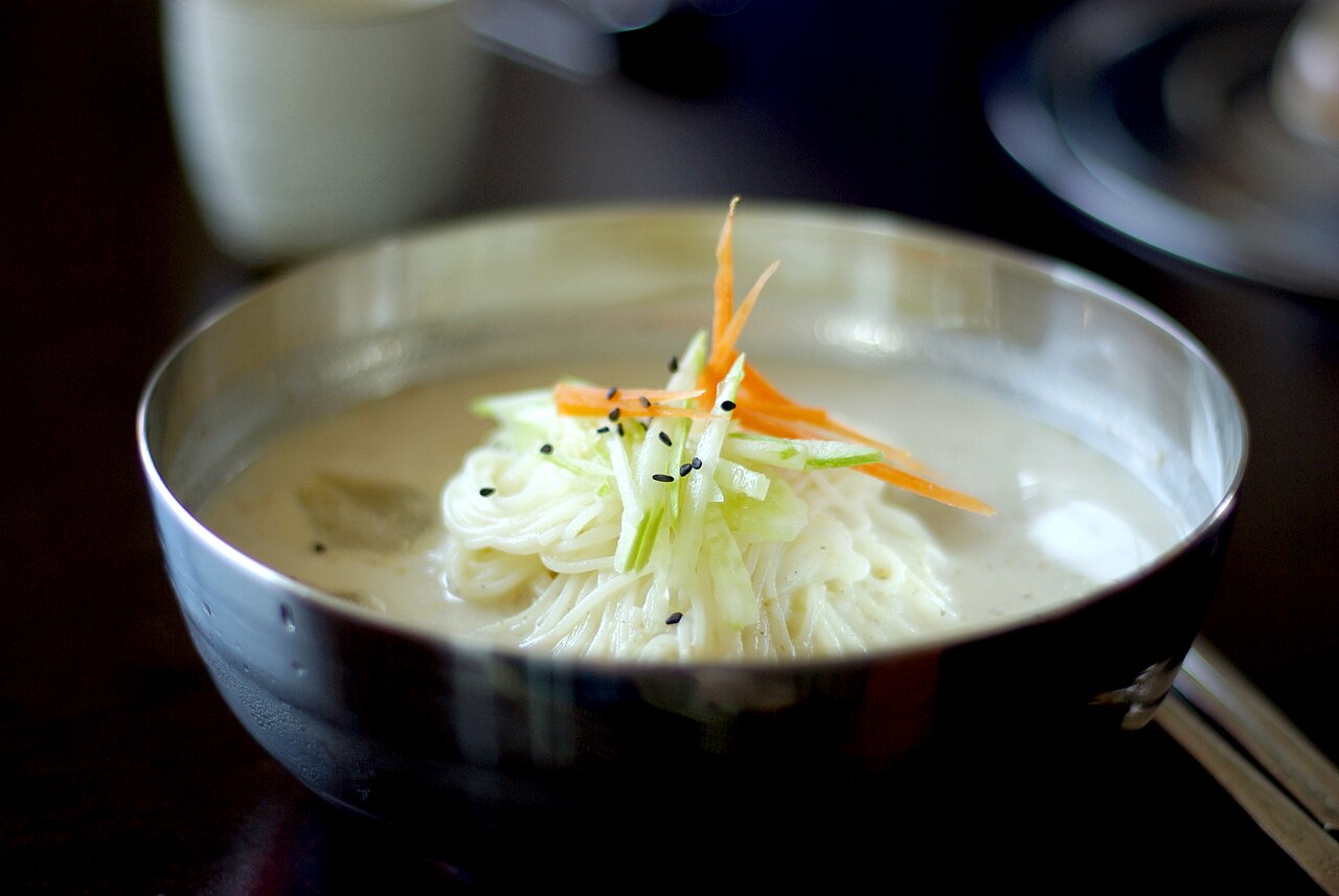冷豆漿麵 kongguksu,通常適合吃素的韓國料理