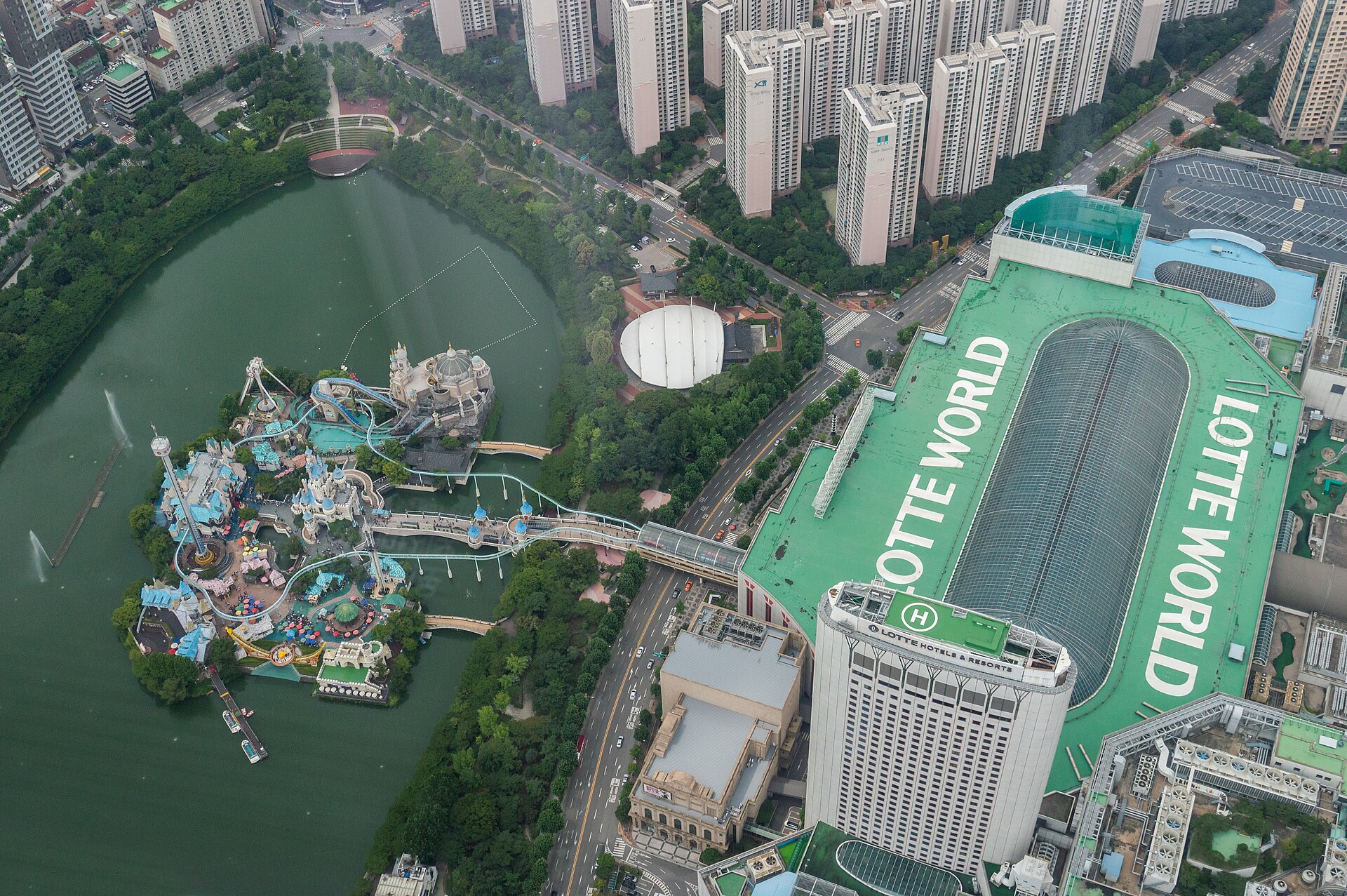 Lotte World seen from Lotte World Tower in Jamsil