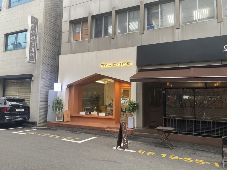 Shops and cafes on a street in Seongsu-dong, the destination for incheon airport to seongsu