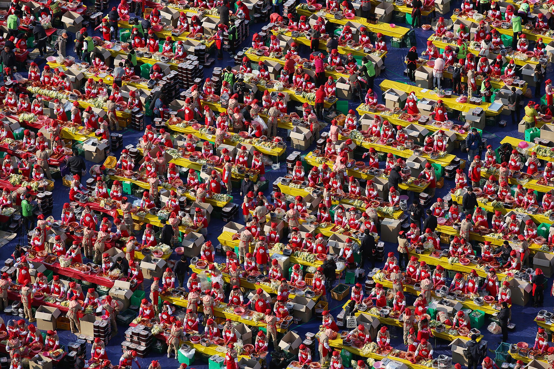 Aerial view of thousands of people making kimchi at the Seoul Kimchi Making and Sharing Festival