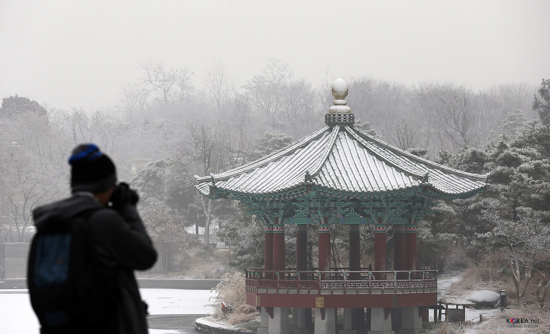 ソウルの東屋に雪が降る、韓国 12月らしい冬景色