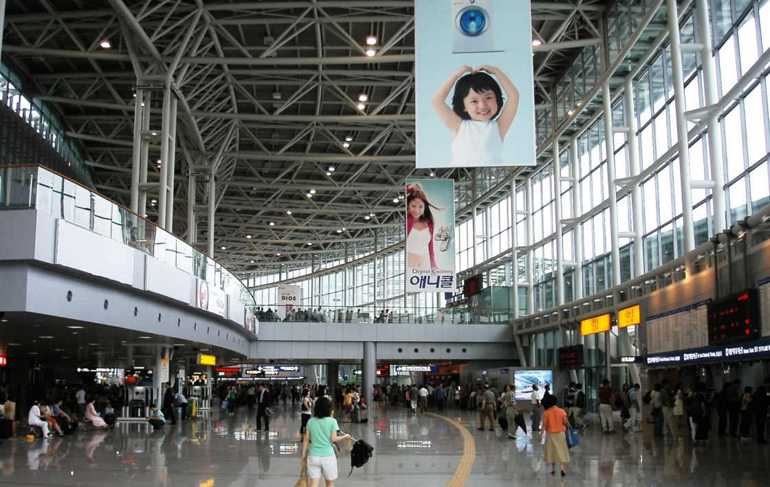 Seoul Station second-floor KTX concourse near the ticket gates where luggage lockers are placed, relevant to seoul station luggage storage