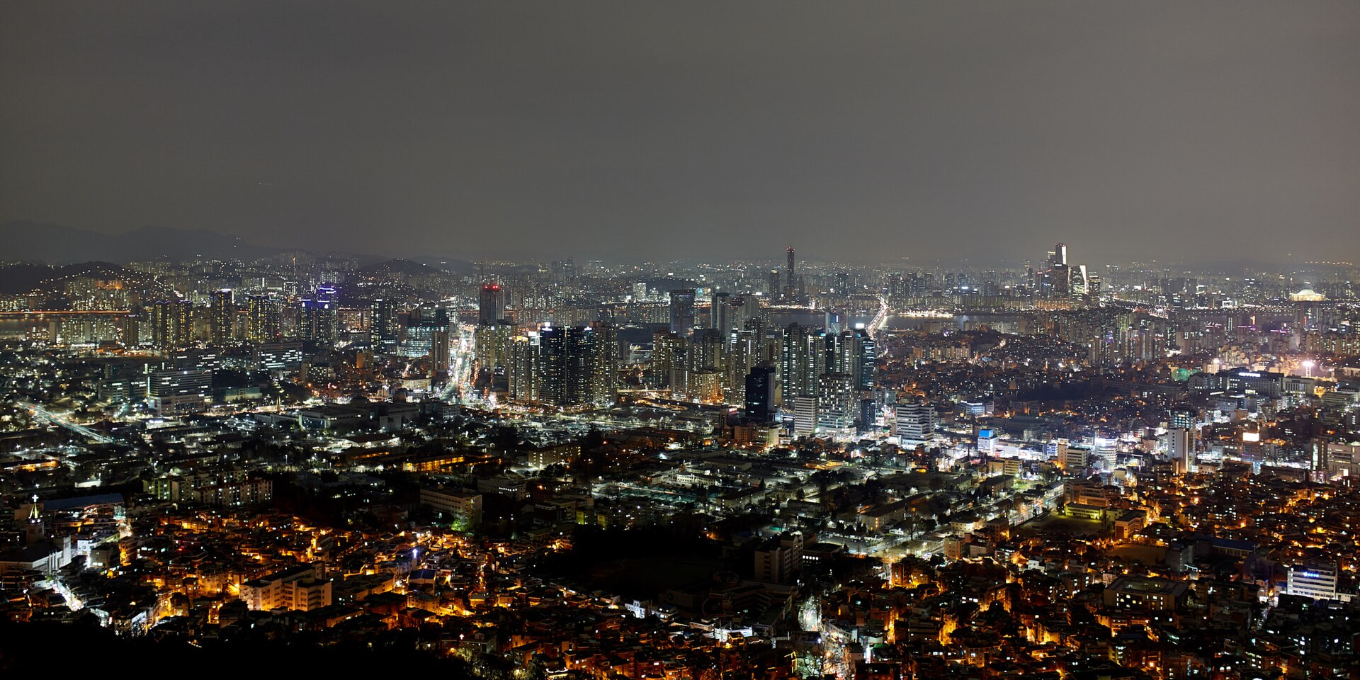 南山から見るソウルの冬の夜景、韓国 12月の街明かり