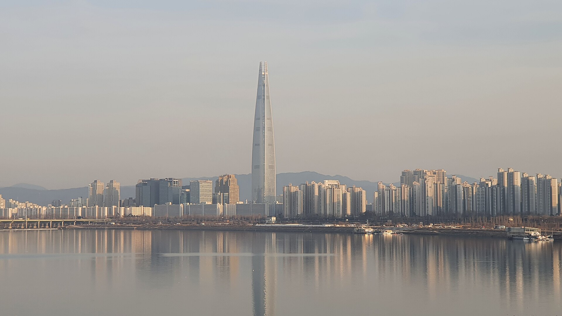 Where to stay in Seoul: Lotte World Tower in Jamsil